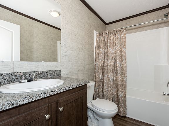 4th image of 39240 Island Dr