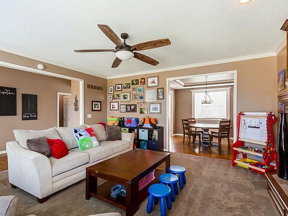 5th image of 549 E Meadowlark Ct