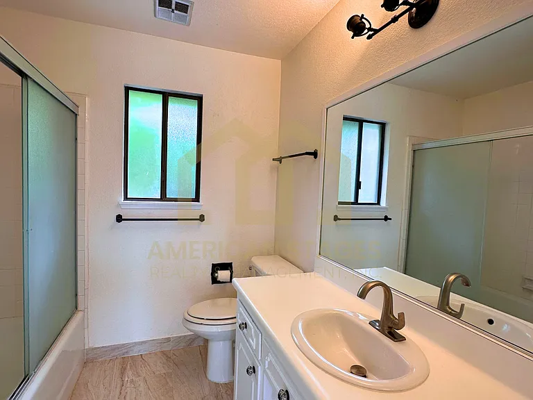 632 University Dr — Photo 11