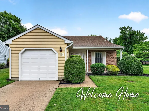 10 Opal Ct, Mount Laurel, NJ 08054