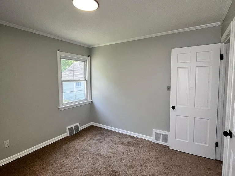 1367 Churchill Rd — Photo 9