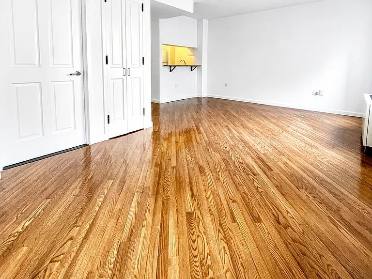 401 W 22nd St #7A — Photo 7