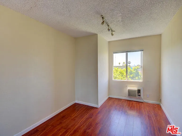 1540 N Fuller Ave #9 — Photo 8