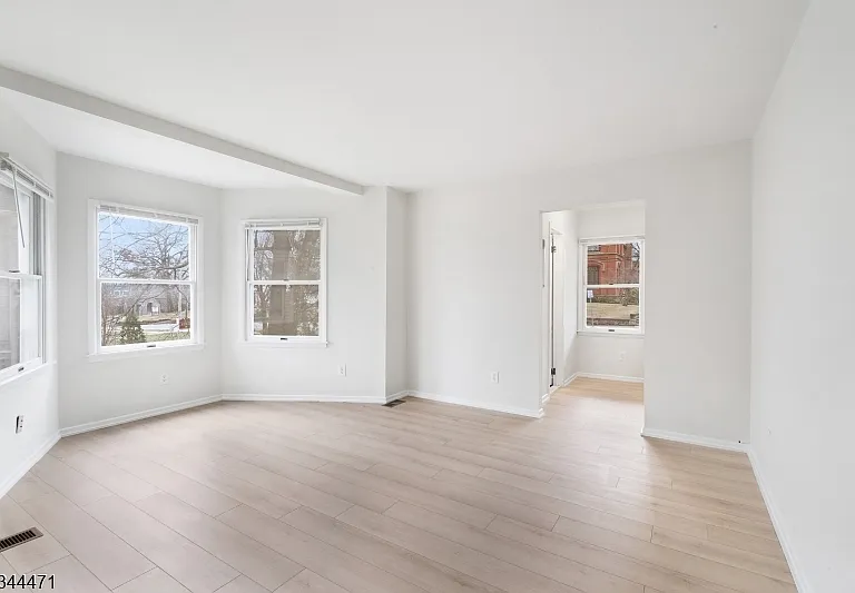 15 Madison Ave — Photo 16