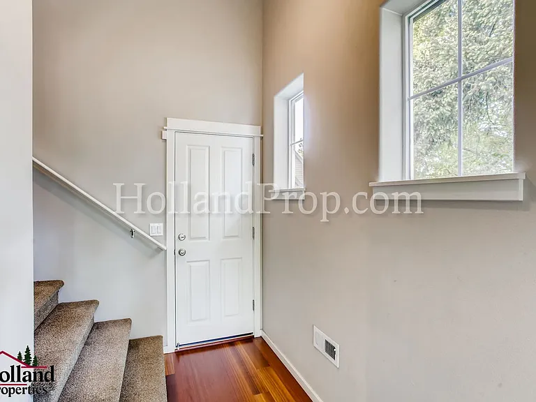 977 NE 73rd Ave — Photo 22