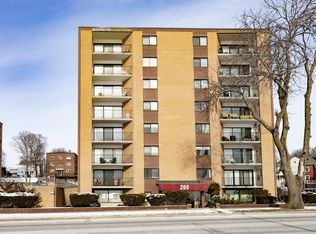 295 Lynn Shore Dr APT 105, Lynn, MA 01902