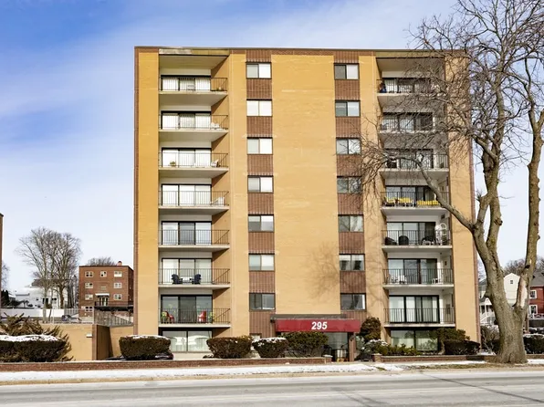 295 Lynn Shore Dr APT 105, Lynn, MA 01902