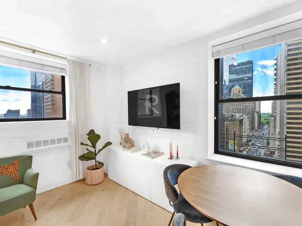 150 West 51st Street image 2 of 12
