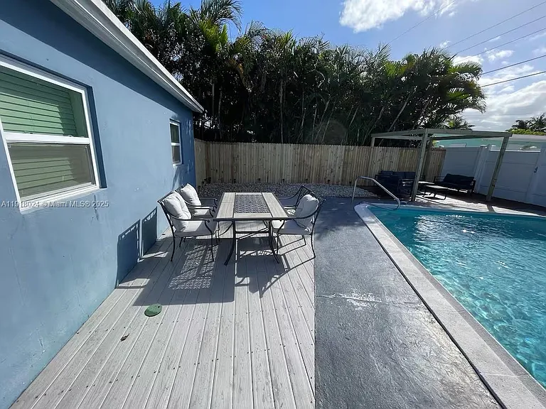 5841 NE 3rd Ave — Photo 16