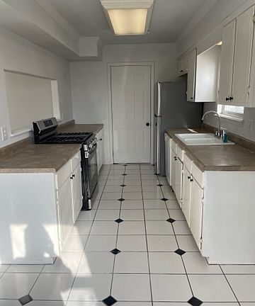 3rd image of 3418 W 51st St