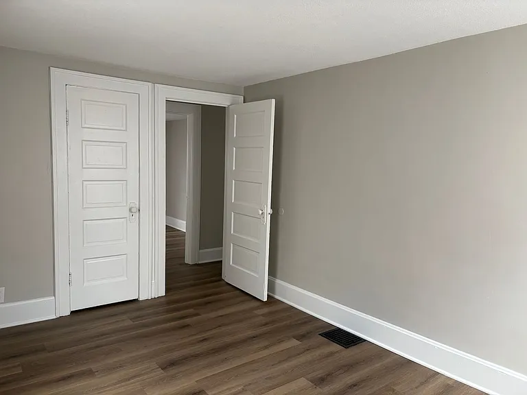 128 N Seffner Ave — Photo 17