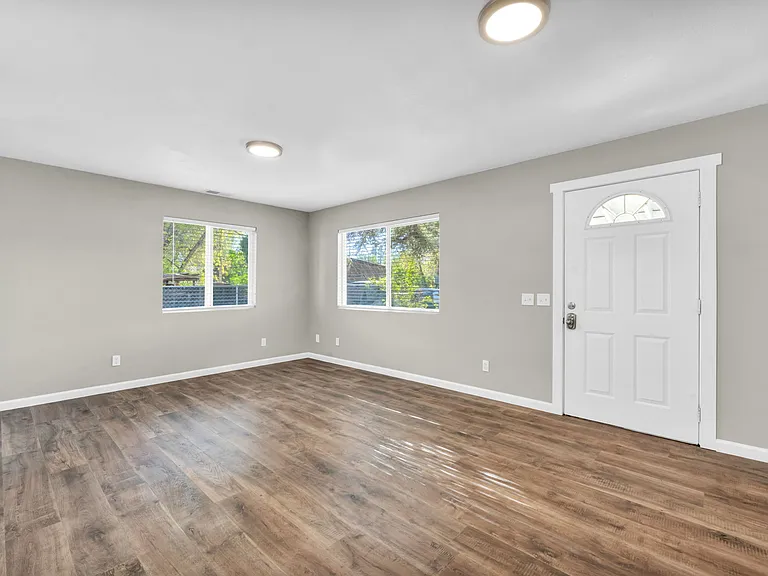 604 Pine St — Photo 12