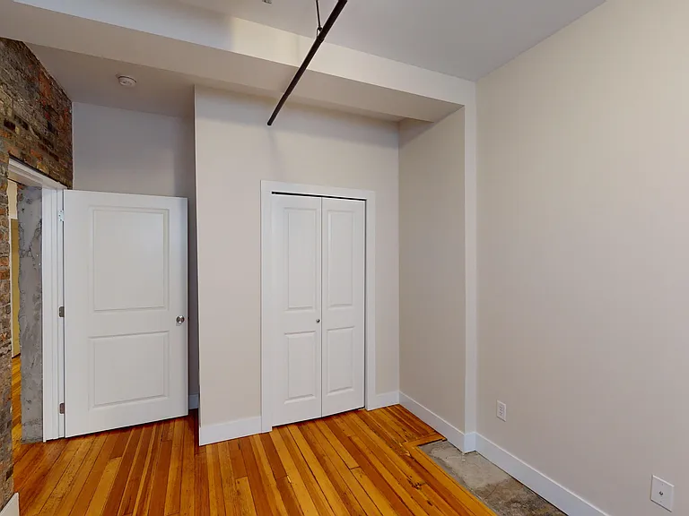 906 Main St #201 — Photo 8