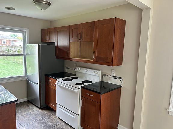 5th image of 2270 Browning St