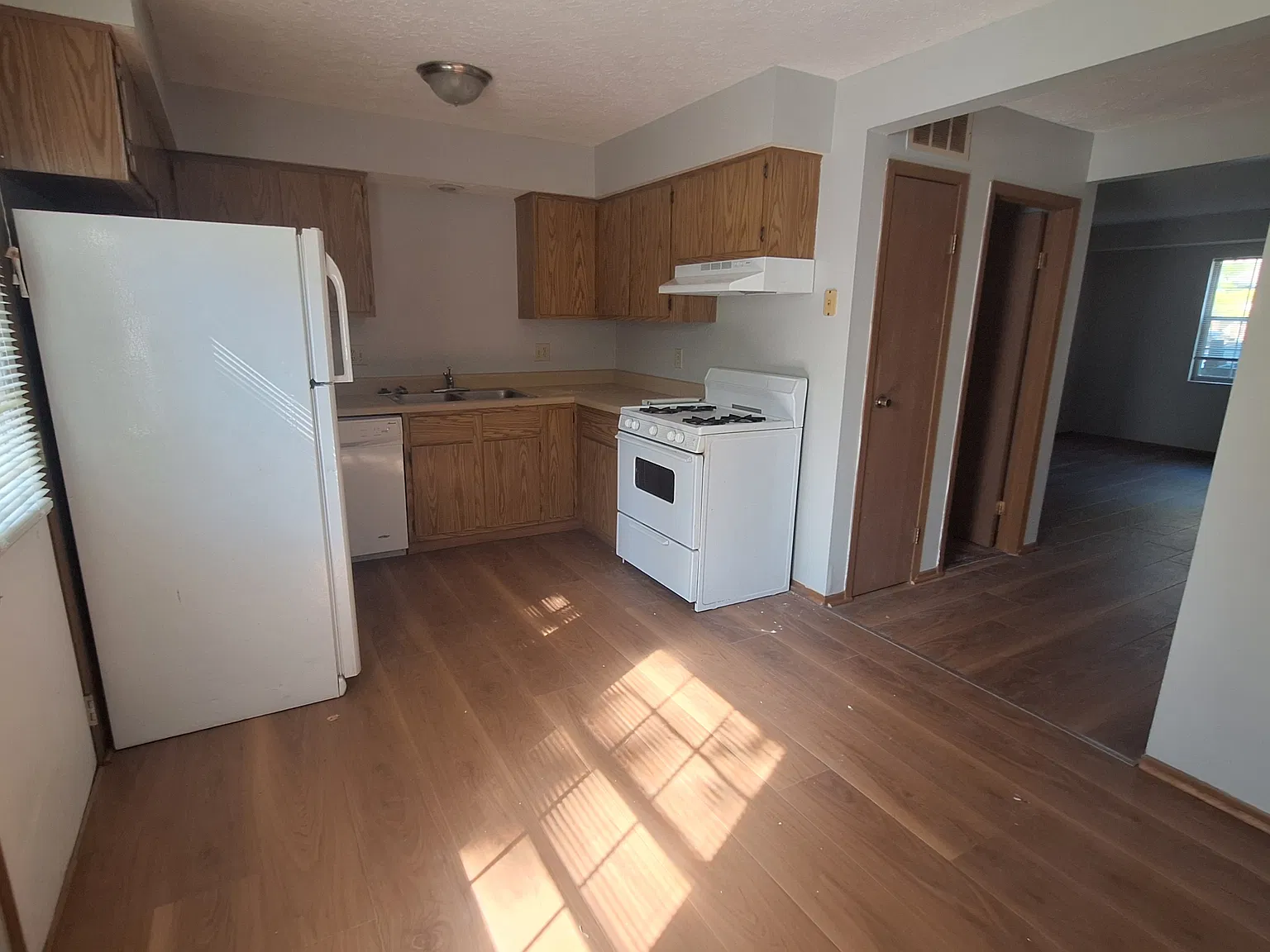 2 bed, 1.5 bath, $1,275 — Photo 4