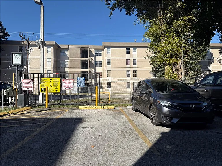 1850 W 56th St #2404 — Photo 19