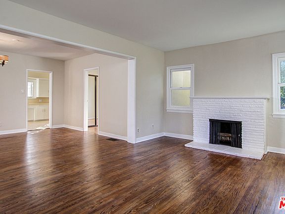 4th image of 1596 Waldran Ave