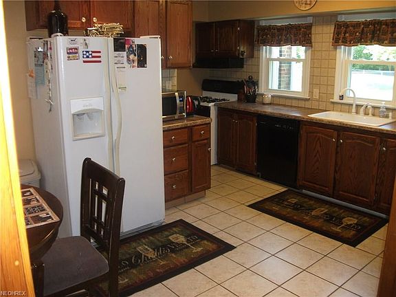 4th image of 2902 Penny Ln