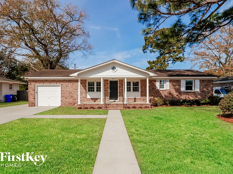 1448 Manor Blvd — Photo 1