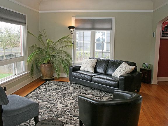 Bright living rm