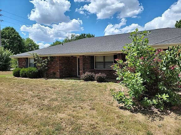 3rd image of 2501 Rolling Green Dr
