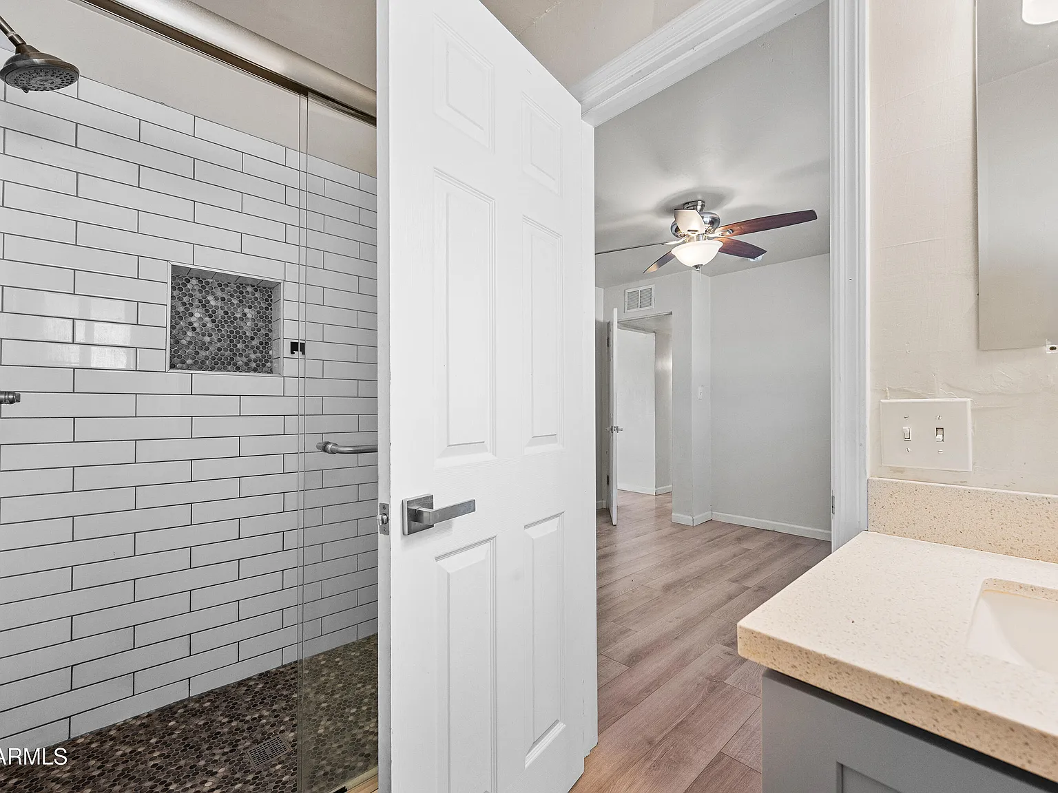 3 bed, 2.0 bath, 1241 sqft, $2,100 — Photo 4