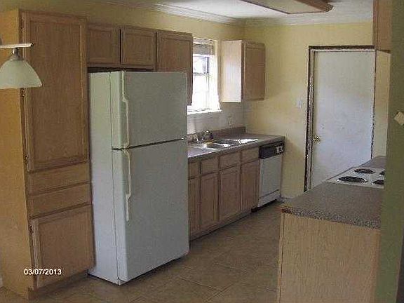 3rd image of 222 Dianne Dr