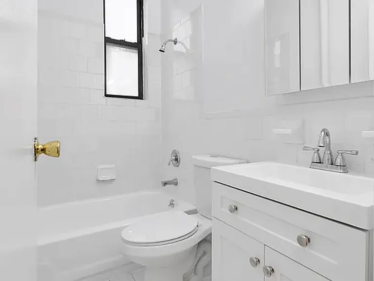 321 42nd St #5R — Photo 6