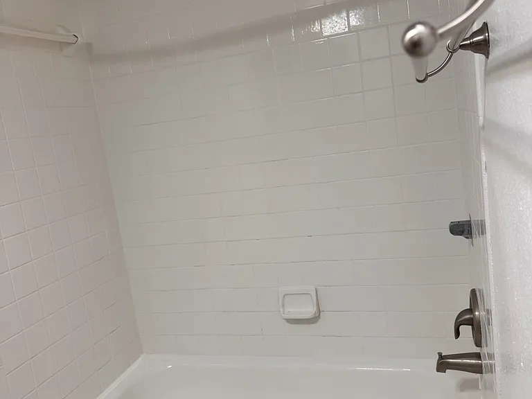 UNIT 521 FULL BATHROOM