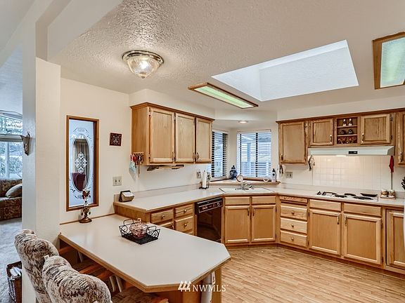Kitchen with eating area