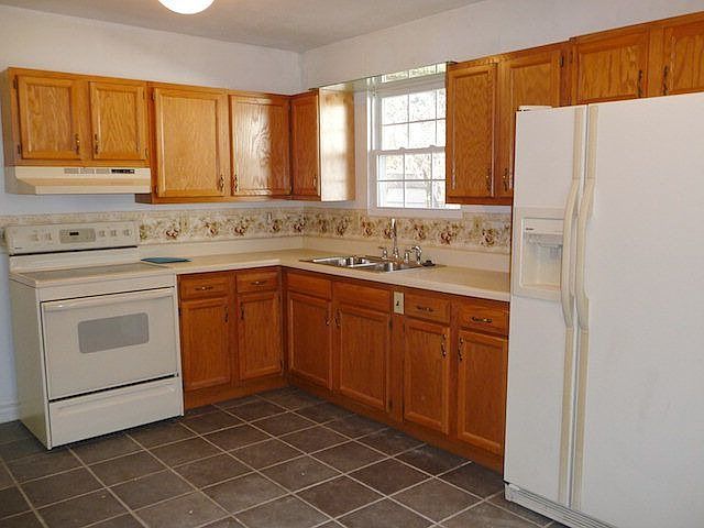 2nd image of 385 Greenlee Rd