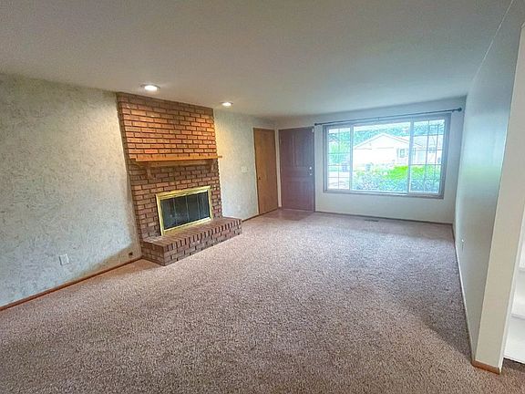 5th image of 15560 SE Thorville Ave