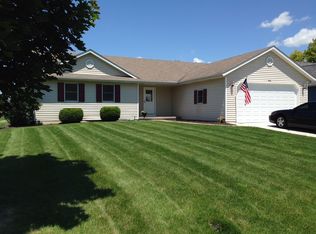 466 Lasalle Dr, Somonauk, IL 60552