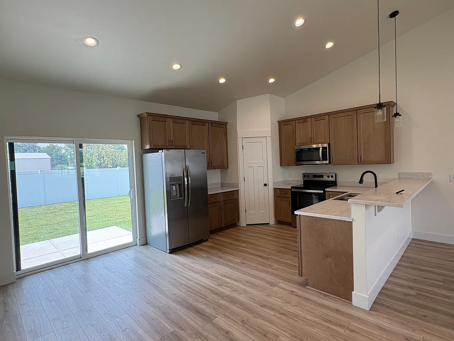 3 bed, $2,290 — Photo 2