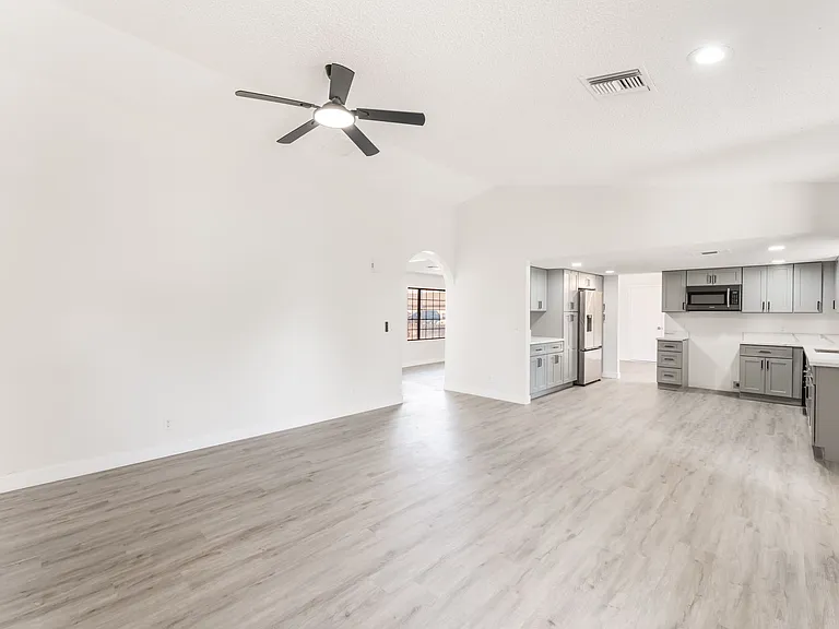 2108 Reynolds Ave — Photo 7
