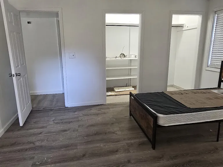 629 W Watson St — Photo 50