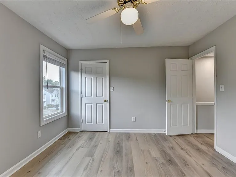 3876 Meadow Creek Dr — Photo 22