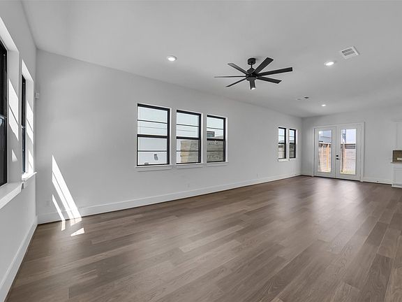 3rd image of 3211 Royal Oaks Hollow Ln