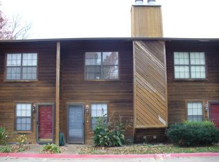 1370 N Oakland Ave, Fayetteville, AR 72703