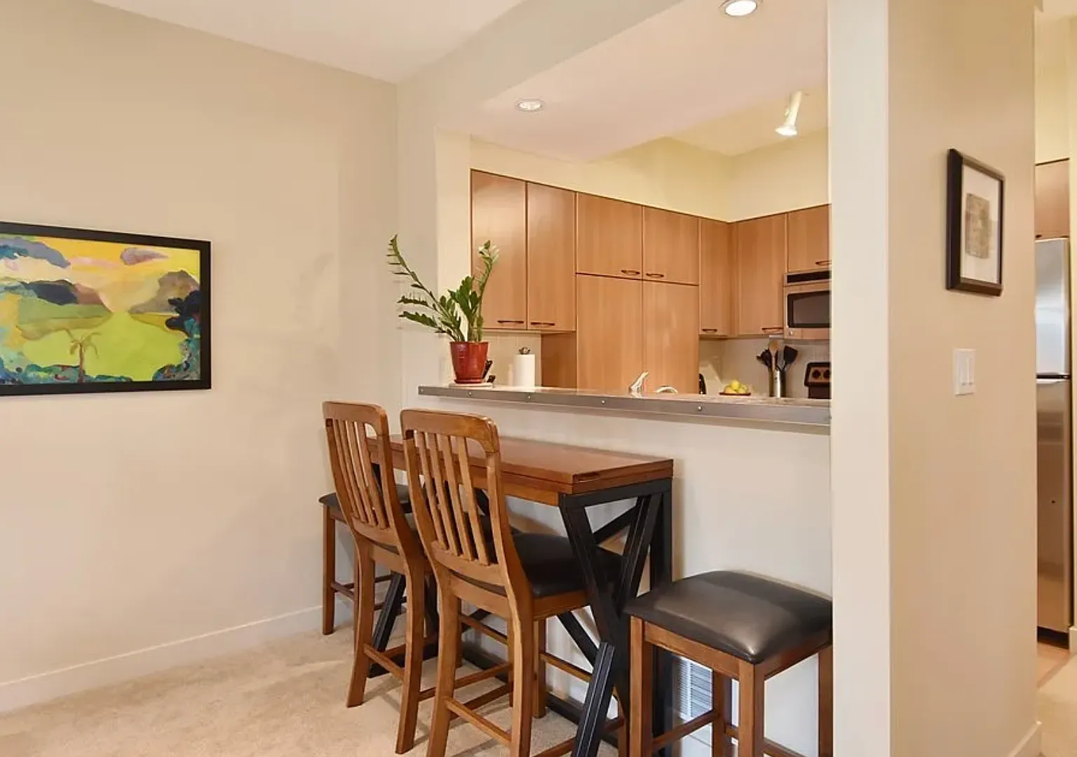 Ideally Located 2 Bed 2 Bath Condo @ A Highly Desirable Seattle Community! — Photo 4