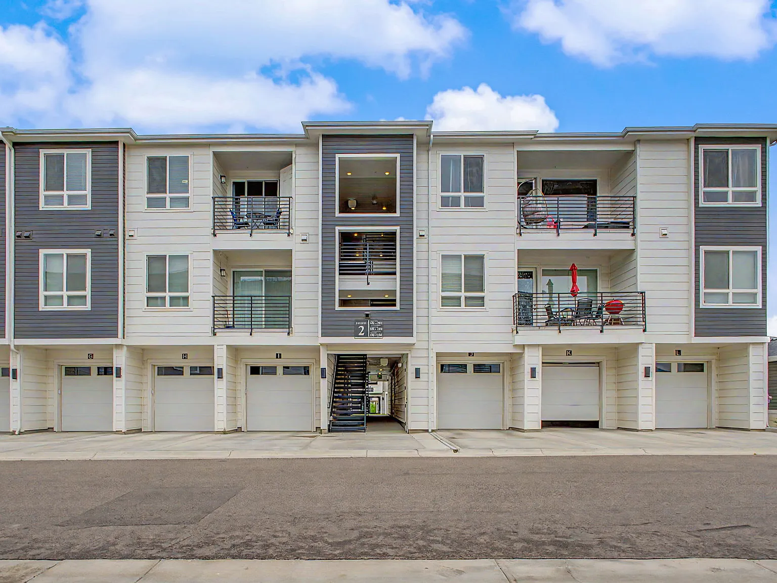 2 bed, $3,000 — Photo 2