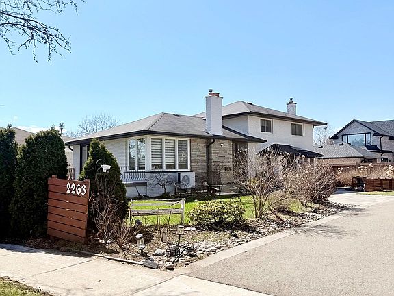 2nd image of 2263 Harcourt Cres