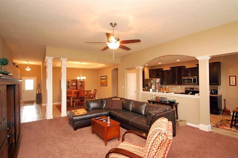 2nd image of 575 Camphor Way