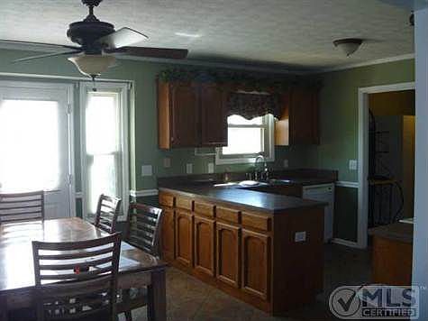 5th image of 220 Northwoods Dr