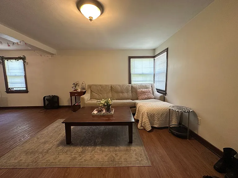718-720 Dickinson Street — Photo 4