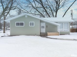 1007 Hillside Dr, Bettendorf, IA
