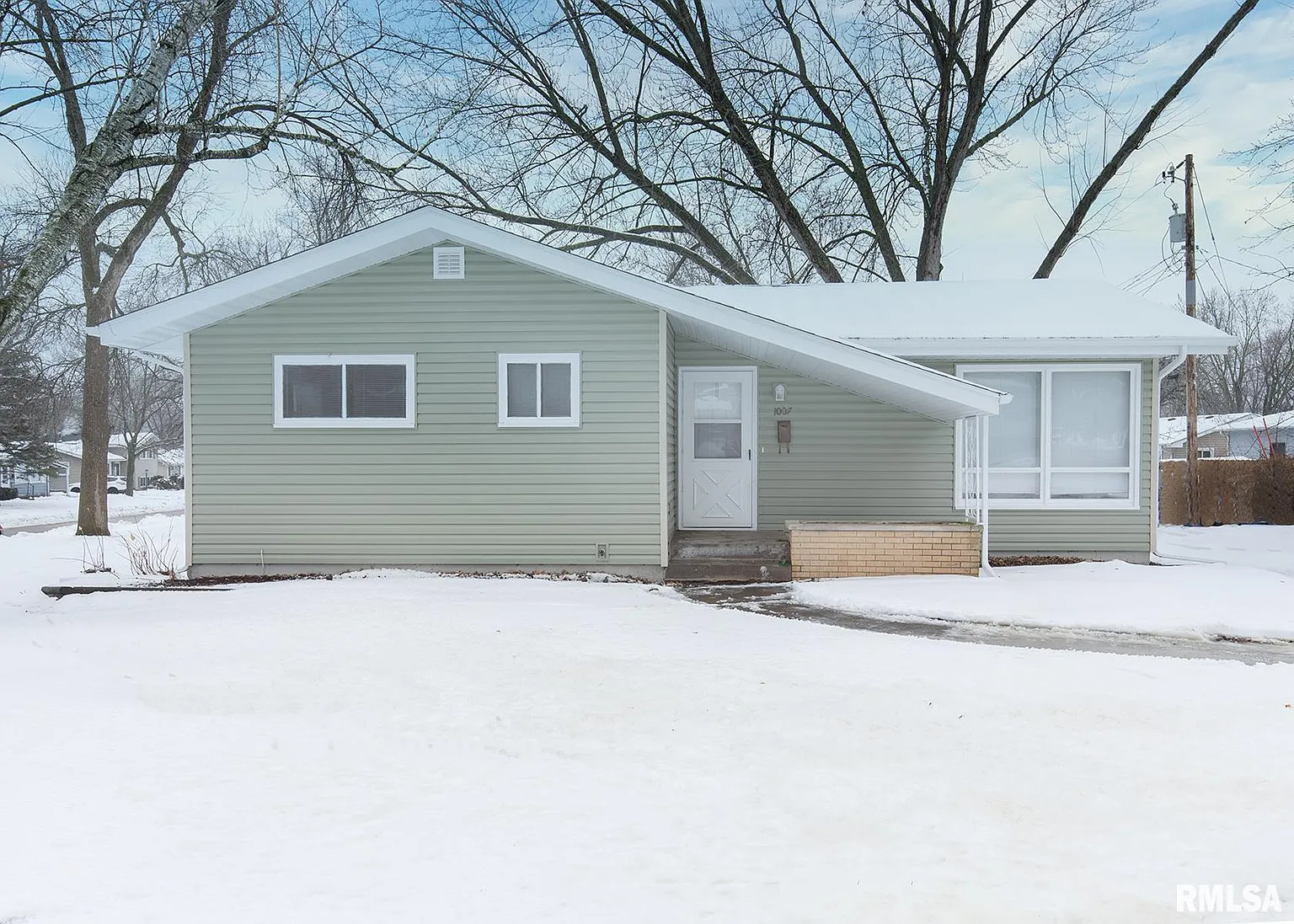 1007 Hillside Dr photo 1