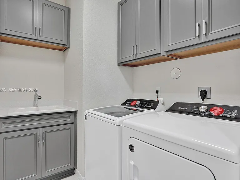 2202 S Appleton Cir S — Photo 24