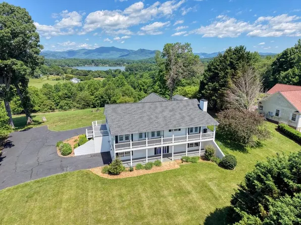 2112 J V Ledford Rd, Young Harris, GA 30582