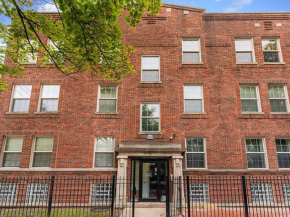 3rd image of 3549 W Ainslie St #2